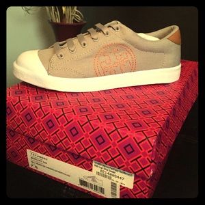Tory Burch: Wally Logo Stitch Sneaker