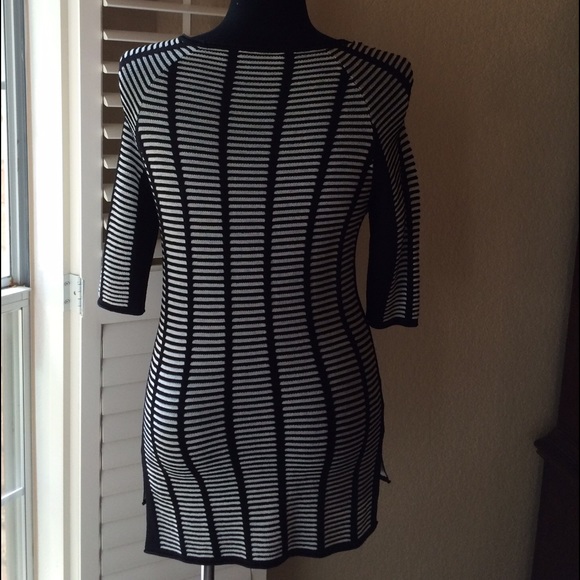 BCBGMAXAZRIA Womens Selby Sweater Top Short Sleeve Size Small in Black and White - Picture 2 of 4