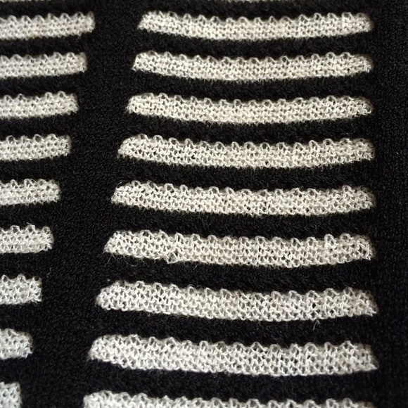 BCBGMAXAZRIA Womens Selby Sweater Top Short Sleeve Size Small in Black and White - Picture 3 of 4