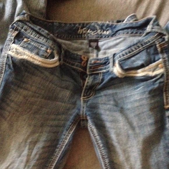 Ariya jeans