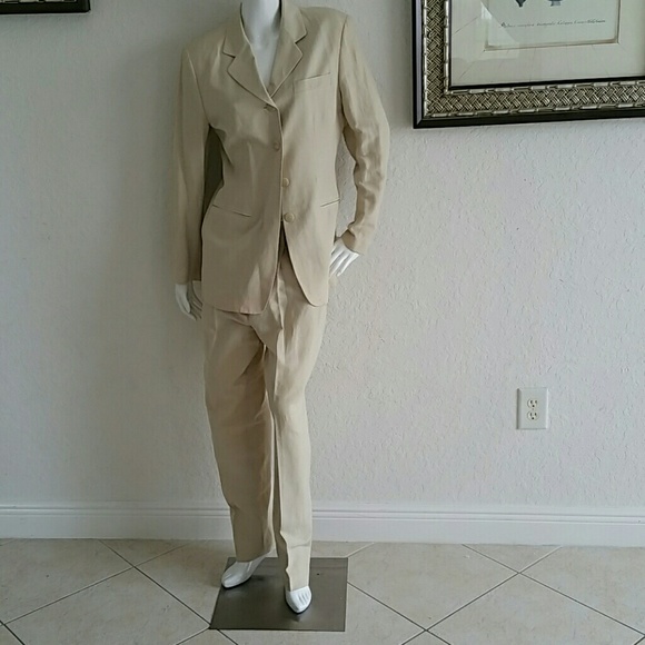 Pantsuit with with a statement