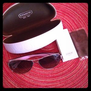 SALE 🎉🎉🎈🎈🎈COACH sunglasses