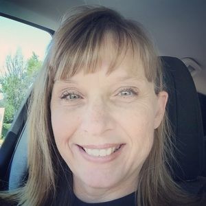 Meet your Posher, Dena