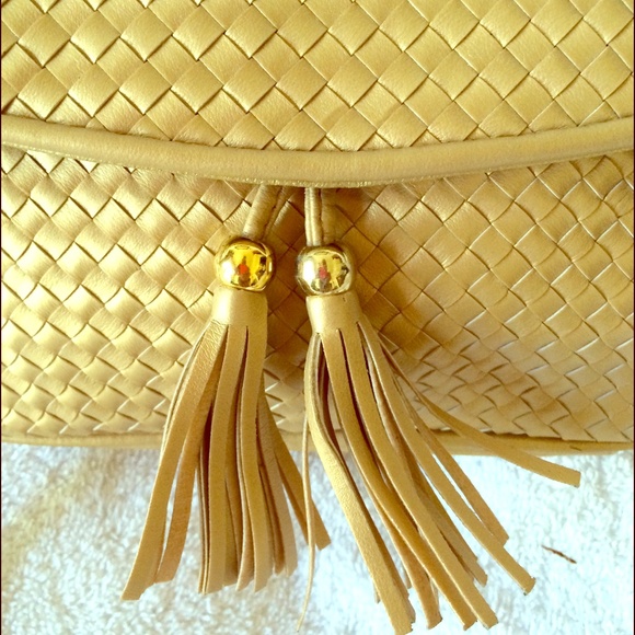 👜💕Gold Retro Purse! This is so cute! 💰⬇️