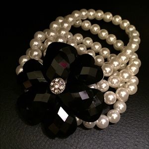 Pearl Bracelet / White & Black