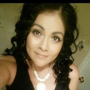 Meet your Posher, Oralia