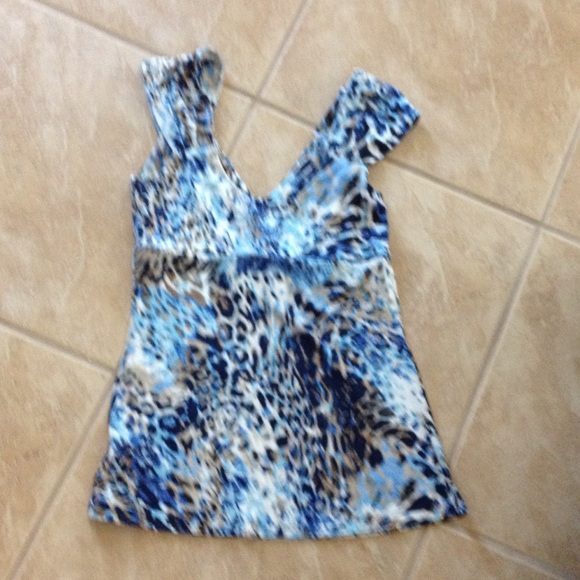 Top - Picture 2 of 3