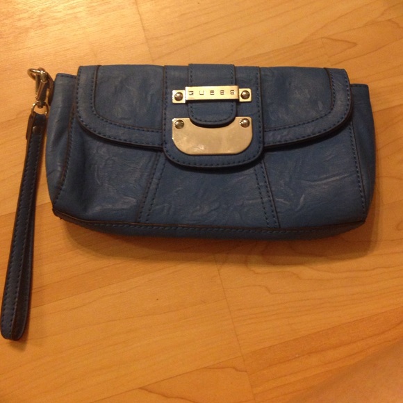 Guess clutch 💕