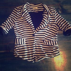 SUPER CUTE! B&W blazer! 😎😎