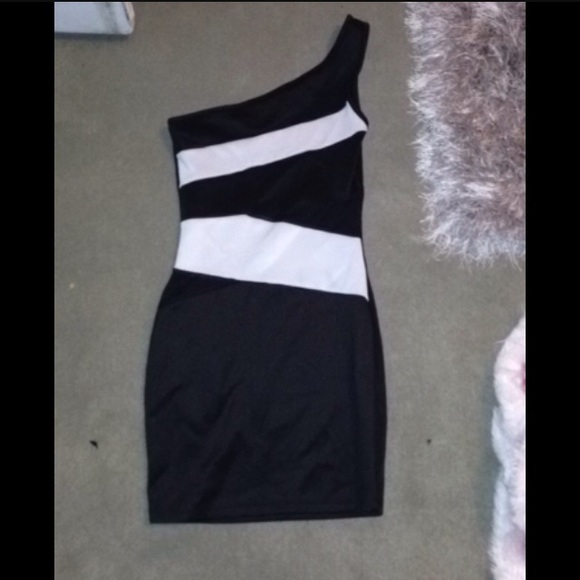 One sleeve dress