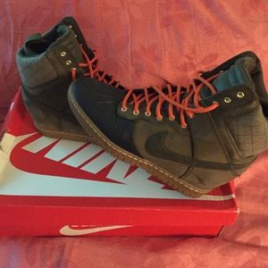 WMNS DUNK SKY HI SNKRBT 2.0