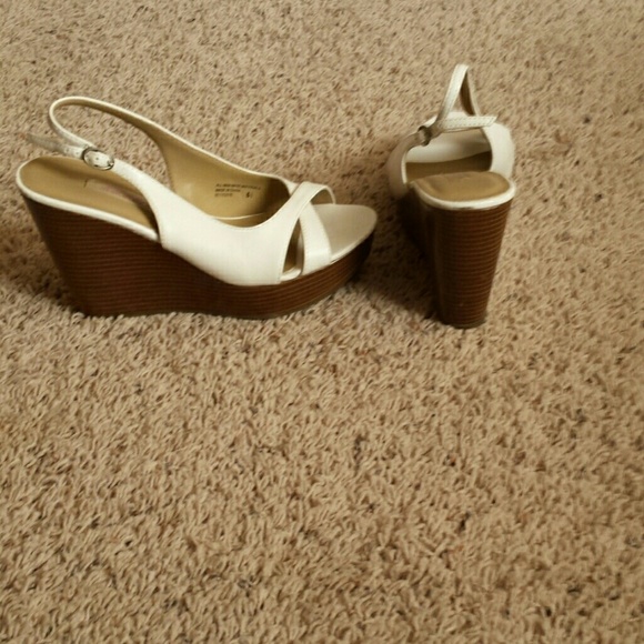 White wedge sandals - Picture 3 of 4