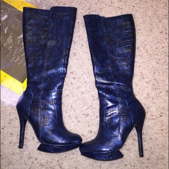 Dark blue knee-length boots size 6