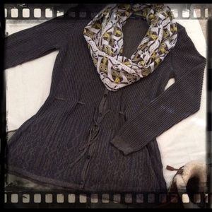 HP 2/8🎉🎉Daisy Fuentes Sweater