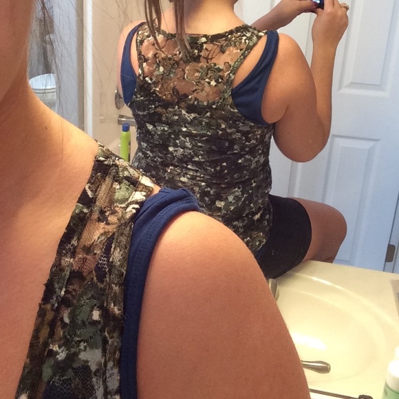 Floral lace tank - Picture 2 of 3