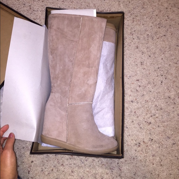 🌹SOLD🌹New Women boots size 8 sand color