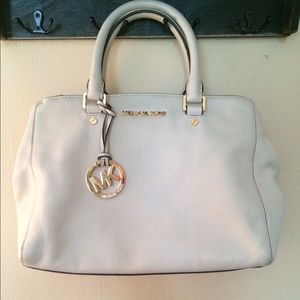 Michael kors purse/cross body