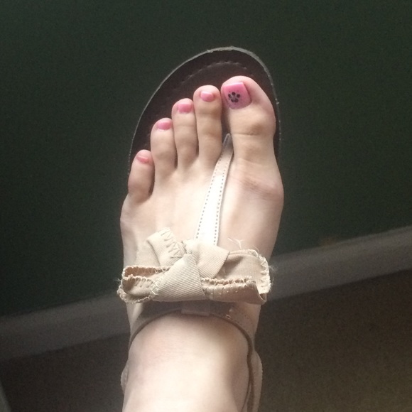 Steve Madden Beige Sandals w/ bow