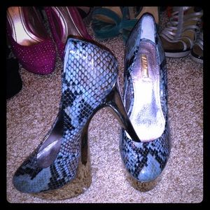 Bakers size 6 blue/metallic stilettos