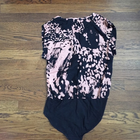 Urban Outfitters One Piece Printed Top - Picture 4 of 4