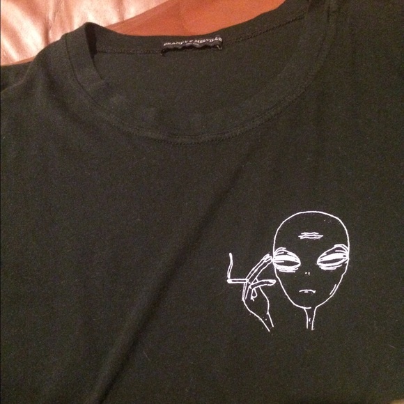 smoking alien tee