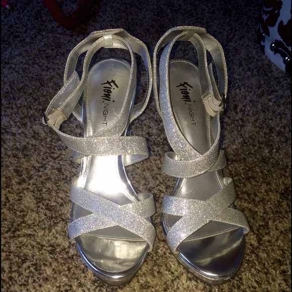 Heels - Picture 3 of 3