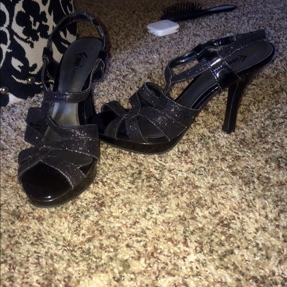 Heels - Picture 2 of 3
