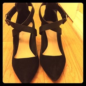 Gorgeous pointy toe pumps