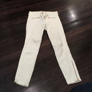 White ankle skinny jeans