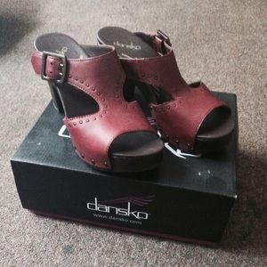 Dansko size 8 slides
