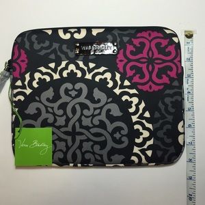 Neoprene Tablet Sleeve Canterberry Magenta