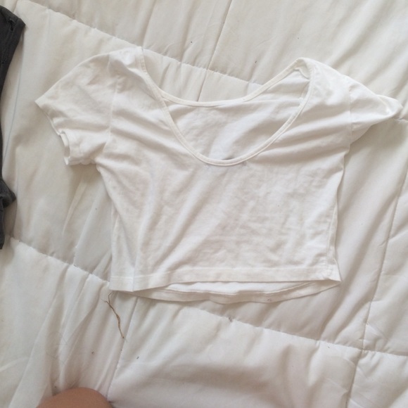 Brandy Melville white cropped tee - Picture 2 of 3