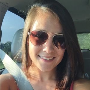 Meet your Posher, Courtney