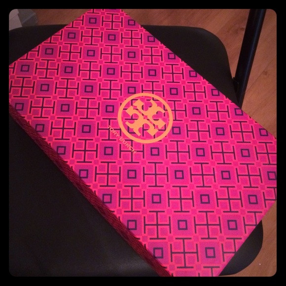 tory burch shoes box