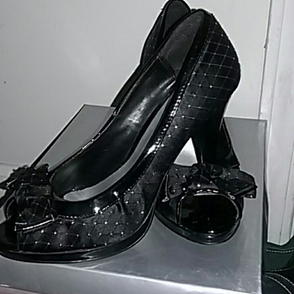 Shoes - Picture 2 of 4