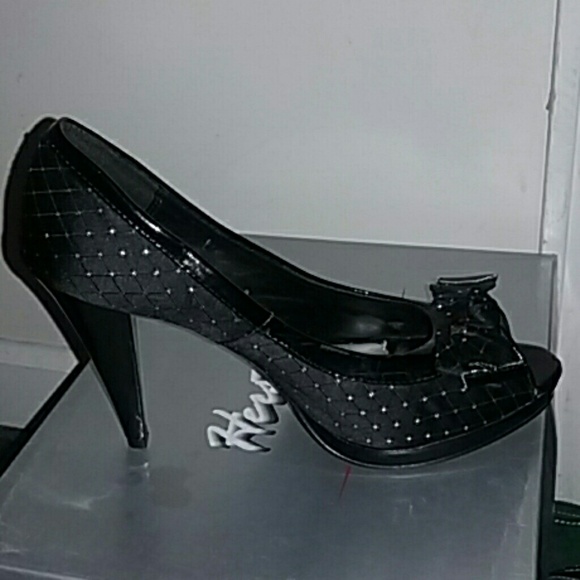 Shoes - Picture 3 of 4