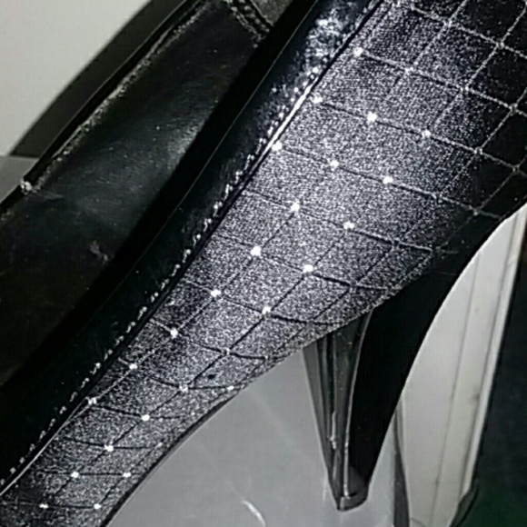 Shoes - Picture 4 of 4