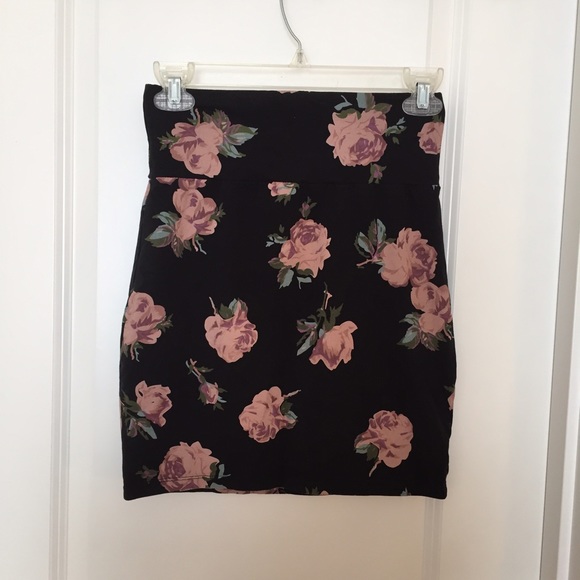 Aritzia Talula Rose Skirt
