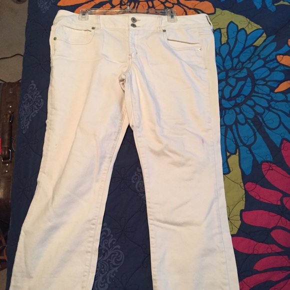 American Eagle White Jean Capris