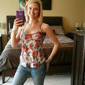 Floral design tank top. Roses with baby blue