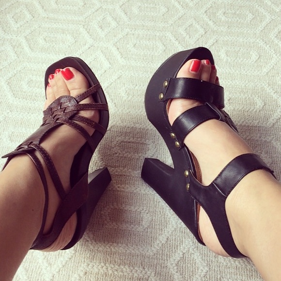 Bundle of 2 Pairs of Sandals