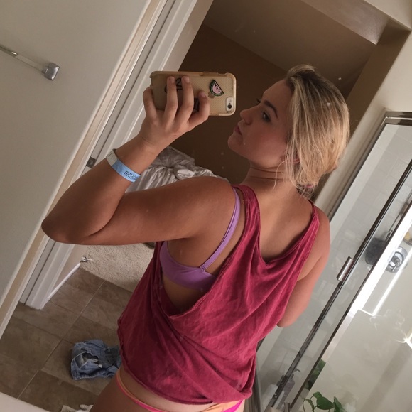 Red tank - Picture 2 of 2