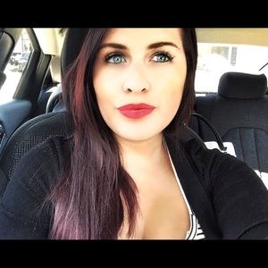 Meet your Posher, Avery