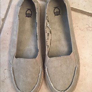 Textile loafers.