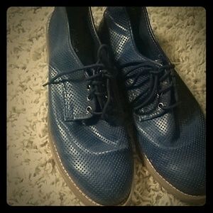 Cute navy blue lace up oxfords