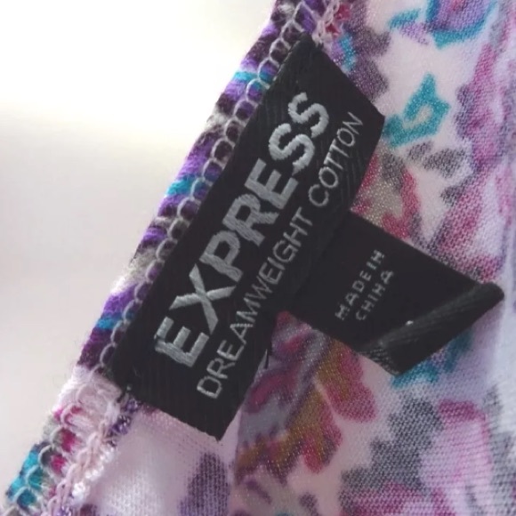 🎉HP 5/20🎉 Express purple floral sequin tank L - Picture 4 of 4