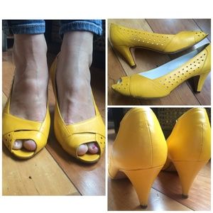 Vintage Evan Picone Leather Mustard Yellow Heels