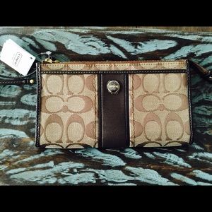 🎉Authentic Coach sig C Zippy  clutch/wallet