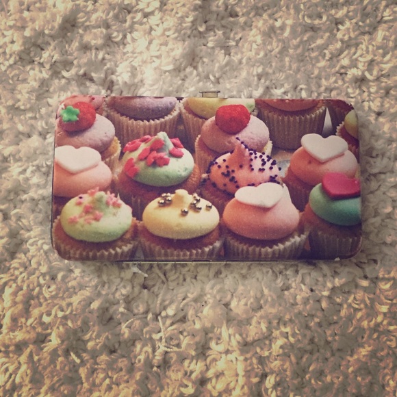 Cupcake clutch