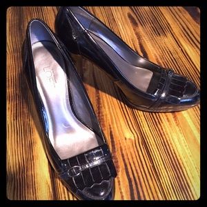 Ann Taylor loft patent leather heels